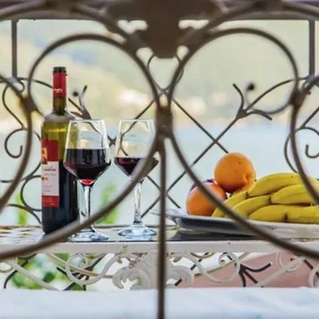 Sea Front Almi 펜션